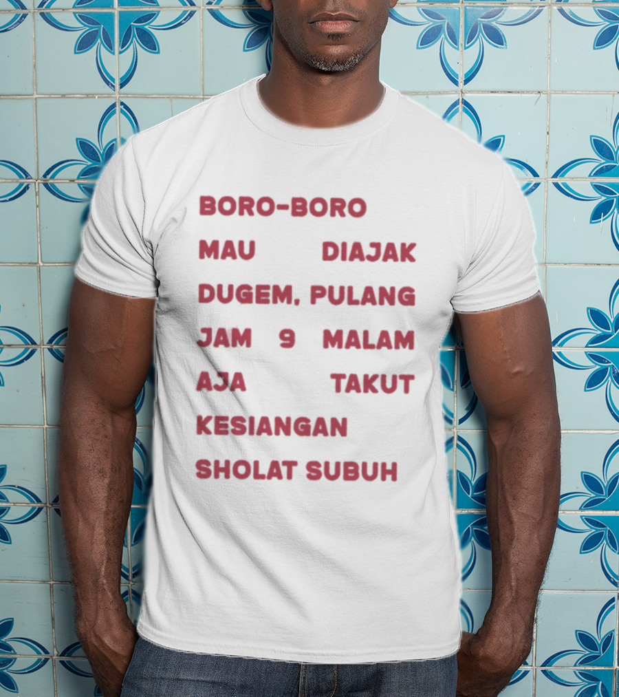 Boro Boro Mau Diajak Dugem Pulang Jam 9 Malam Aja Takut Kesiangan Sholat Subuh Viral Phrase Indonesia T-Shirt