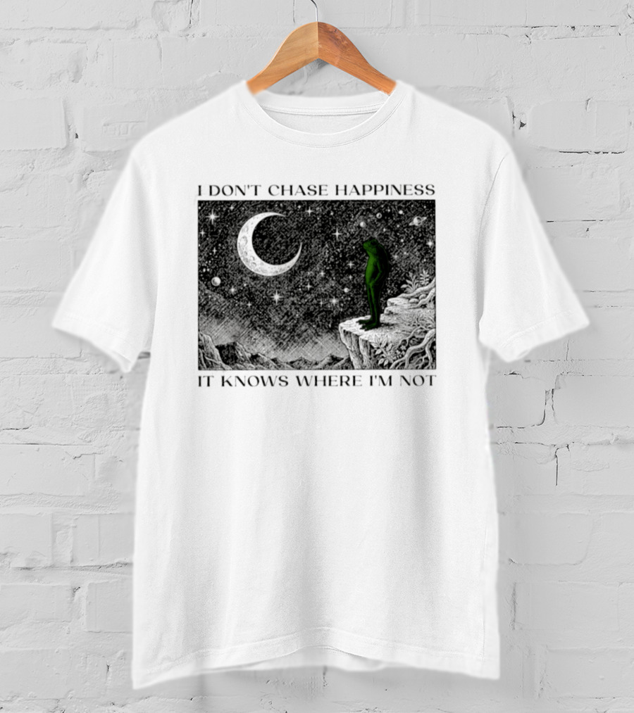 I Don't Chase Happiness It Knows Where I'm Not Frog Moonlit Starry Night T-Shirt