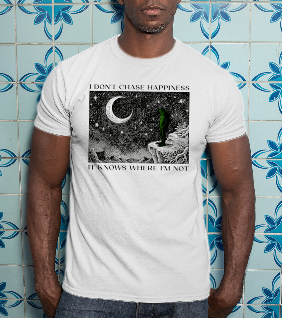 I Don't Chase Happiness It Knows Where I'm Not Frog Moonlit Starry Night T-Shirt