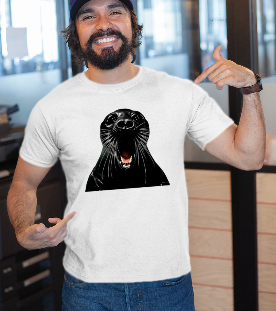 Screaming Black Seal Meme Hilarious Animal Expression T-Shirt