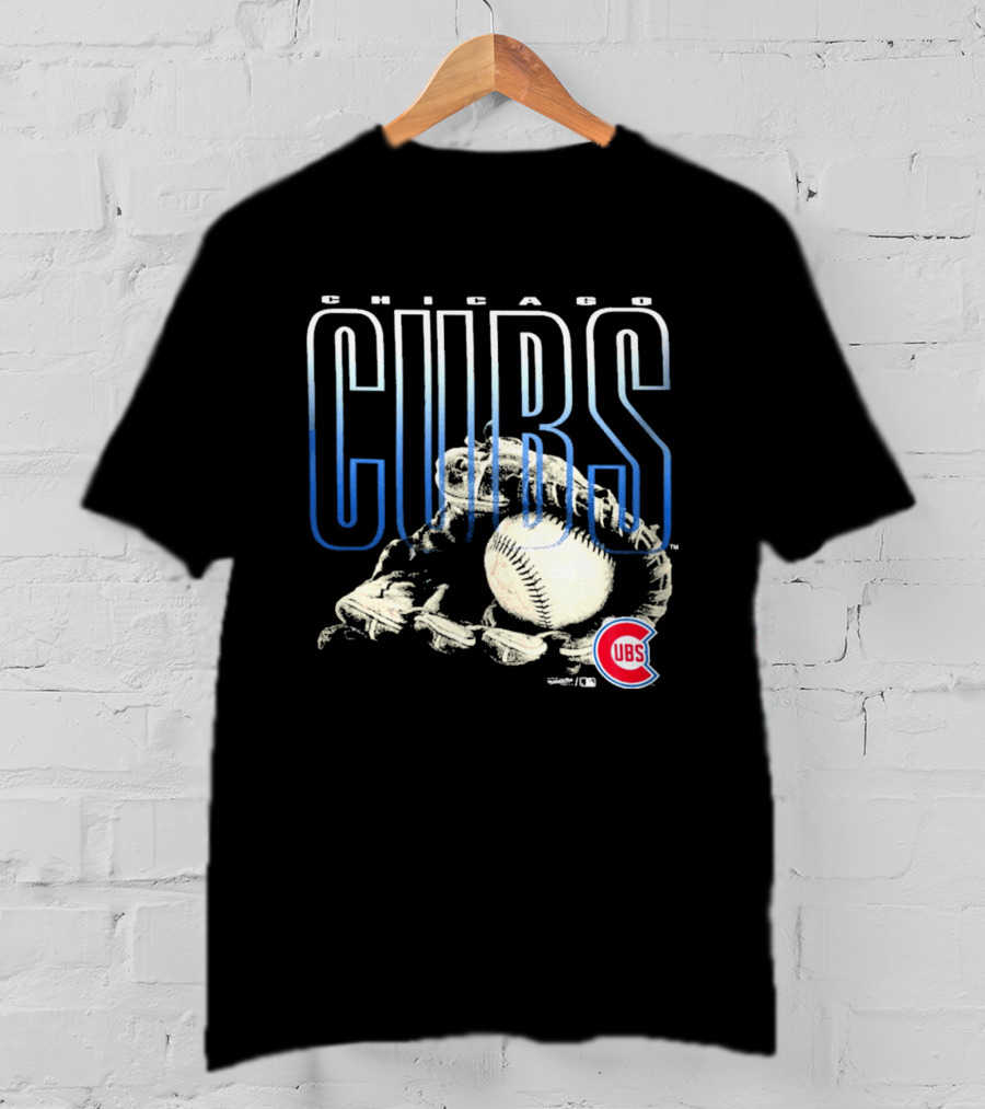 Chicago Cubs Fly Ball Baseball Team Logo Sports Fan T-Shirt
