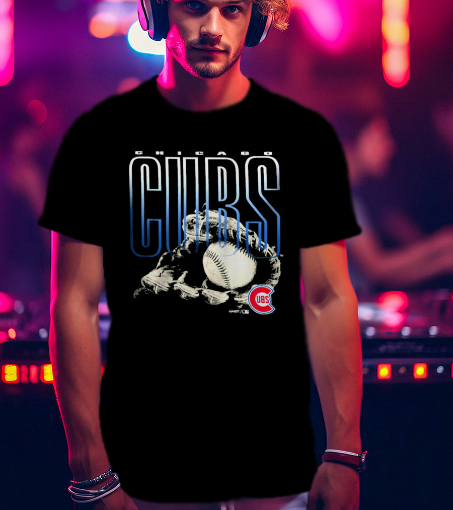 Chicago Cubs Fly Ball Baseball Team Logo Sports Fan T-Shirt