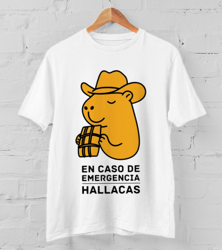 En Caso De Emergencia Hallacas Capybara Cowboy Hat T-Shirt
