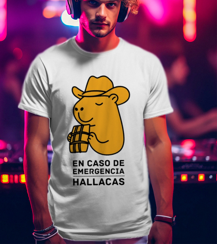 En Caso De Emergencia Hallacas Capybara Cowboy Hat T-Shirt