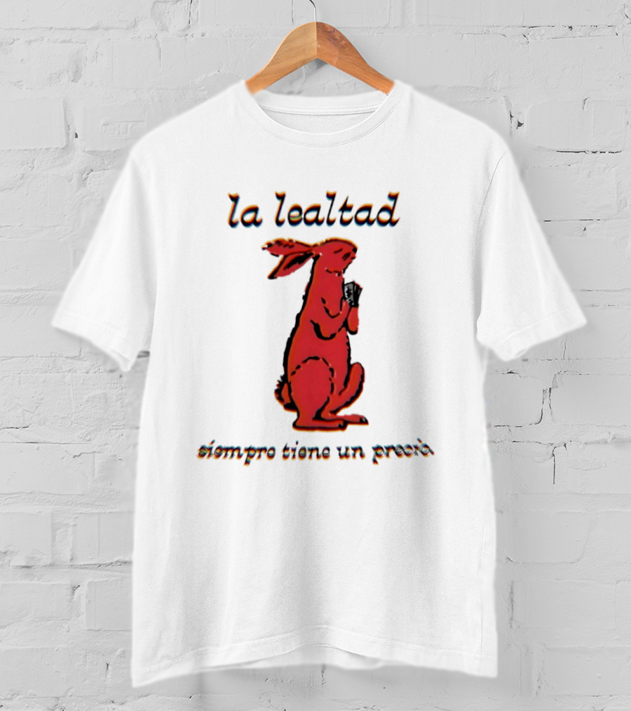 La Lealtad Siempre Tiene Un Precio Conejo Rojo T-Shirt