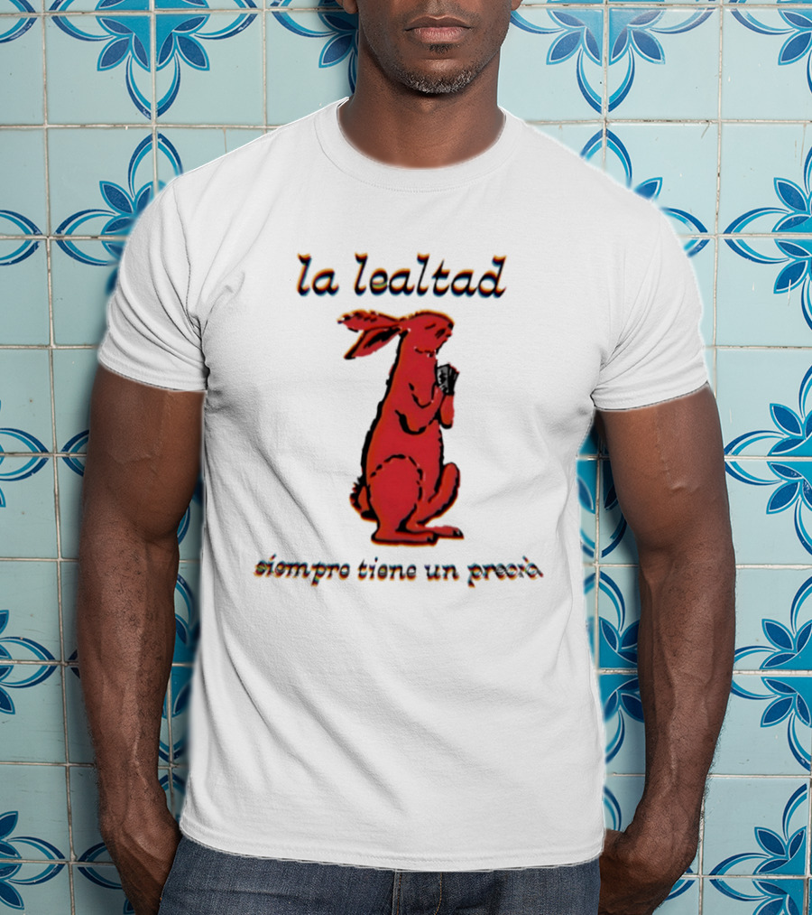 La Lealtad Siempre Tiene Un Precio Conejo Rojo T-Shirt