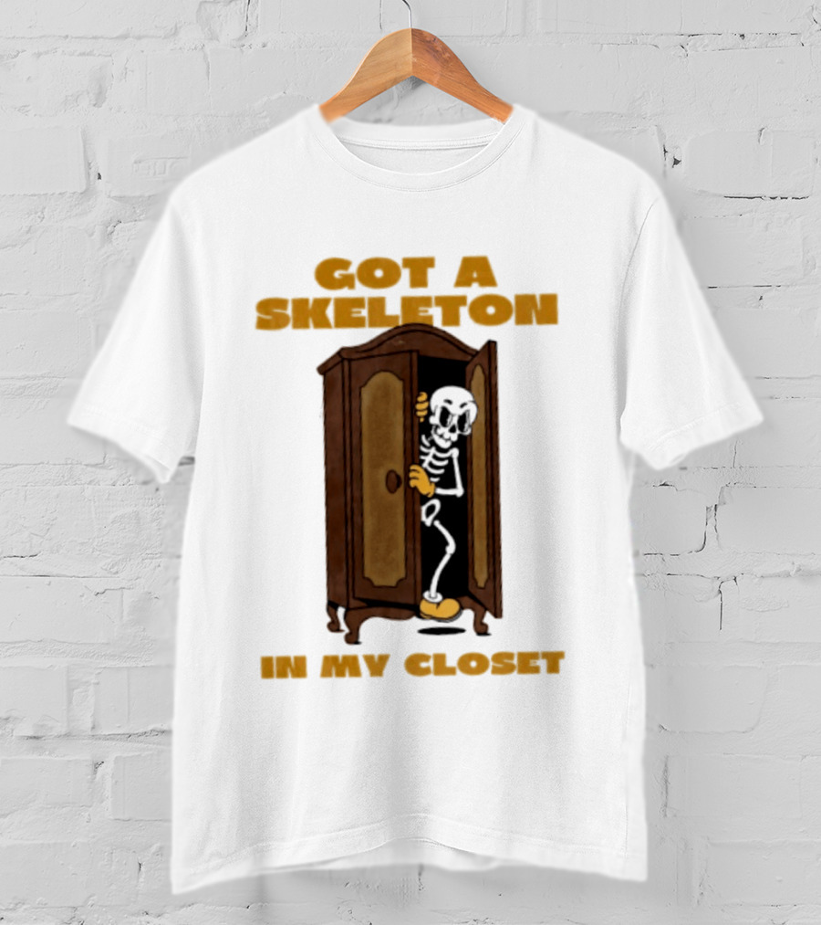 Got A Skeleton In My Closet Spooky Halloween Fun T-Shirt