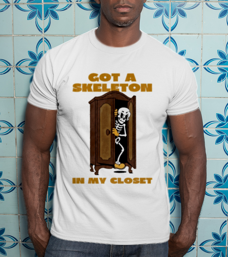 Got A Skeleton In My Closet Spooky Halloween Fun T-Shirt