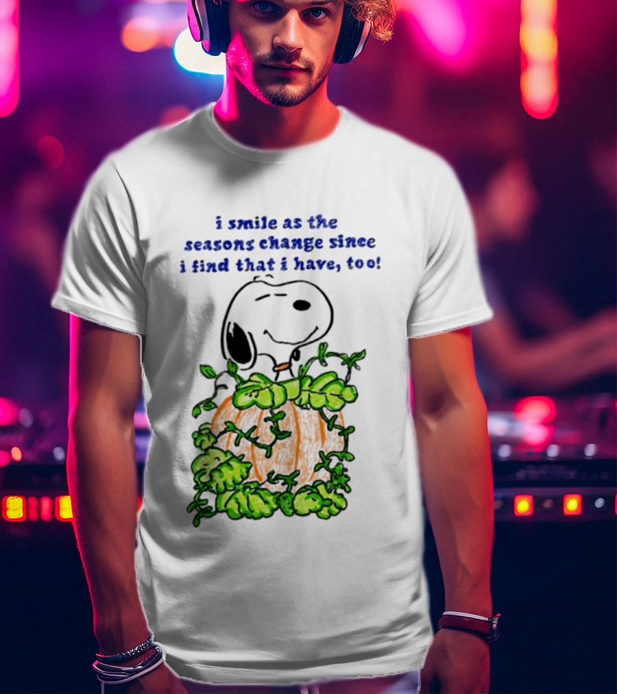 I Smile As The Seasons Change I Find That I Have Too Snoopy Pumpkin T-Shirt