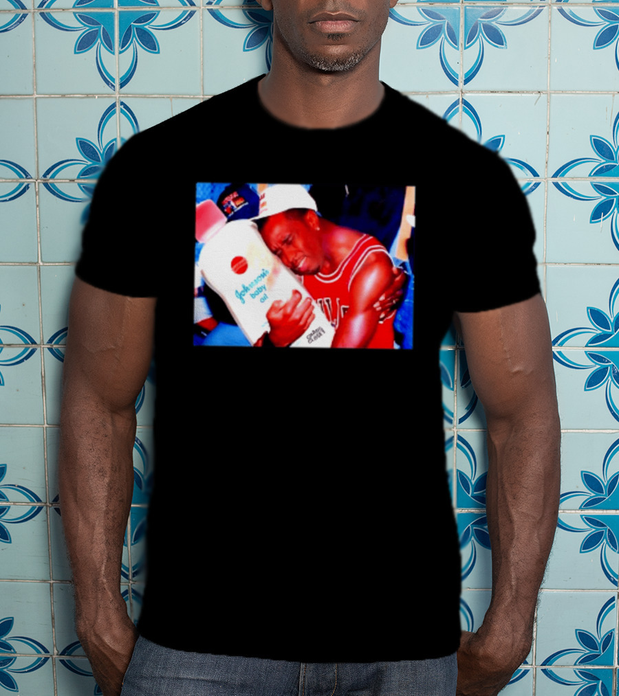 Sean Diddy Combs Johnson's Baby Oil Chicago Bulls Hugging Moment T-Shirt