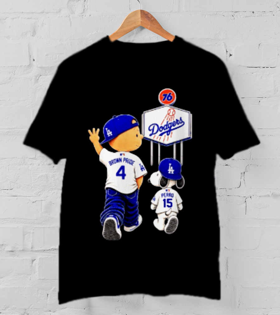 Charlie Brown Snoopy Los Angeles Dodgers Brown Pride Perro Baseball 76 T-Shirt