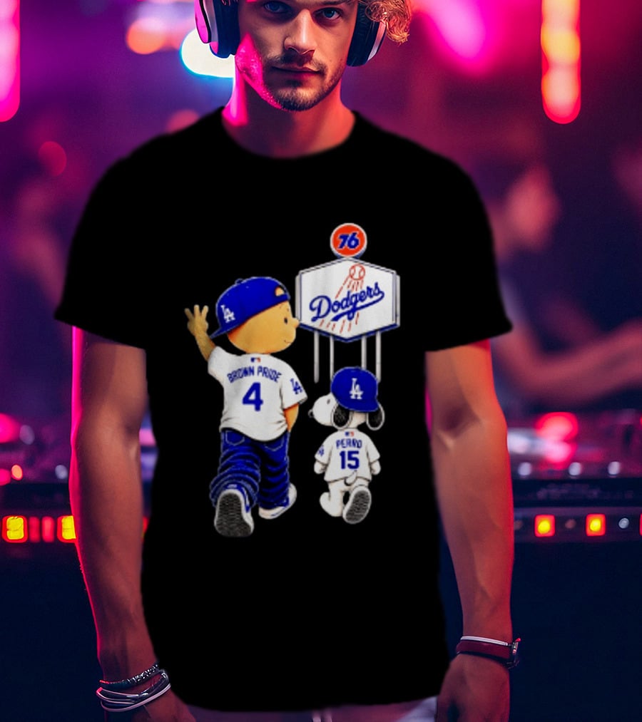 Charlie Brown Snoopy Los Angeles Dodgers Brown Pride Perro Baseball 76 T-Shirt