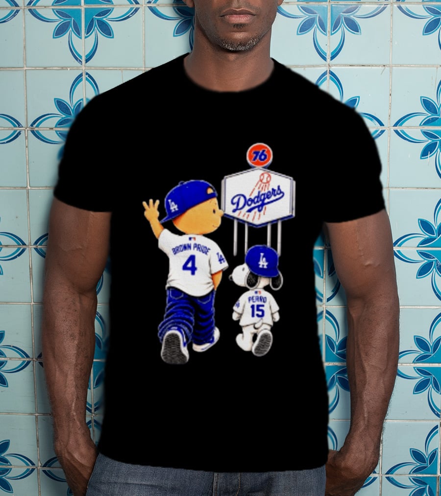 Charlie Brown Snoopy Los Angeles Dodgers Brown Pride Perro Baseball 76 T-Shirt