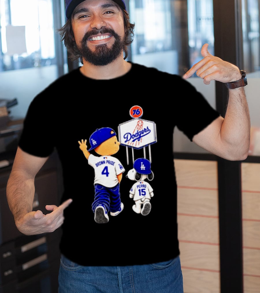 Charlie Brown Snoopy Los Angeles Dodgers Brown Pride Perro Baseball 76 T-Shirt