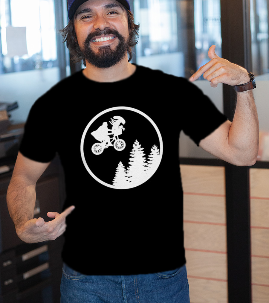 Alien On Bicycle With Trees In Circle Flying Scene 2026 T-Shirt