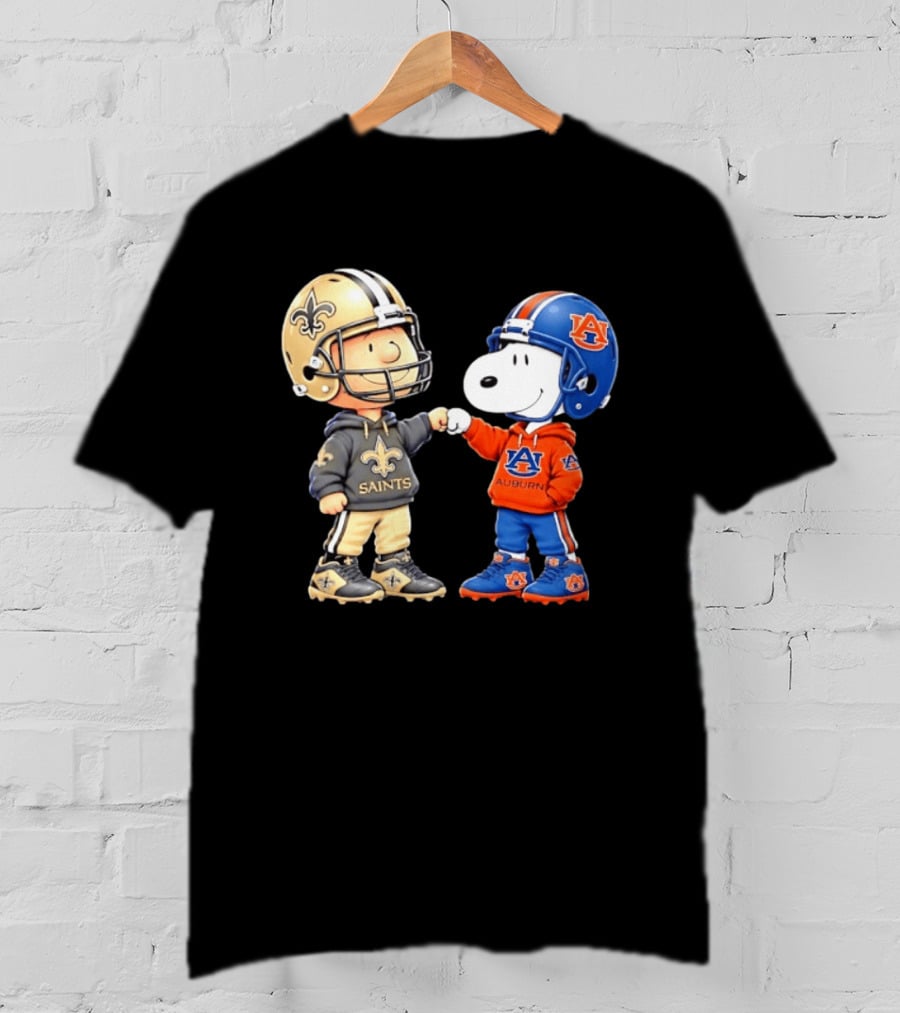 Charlie Brown Saints And Snoopy Auburn Tigers Fist Bump Football T-Shirt
