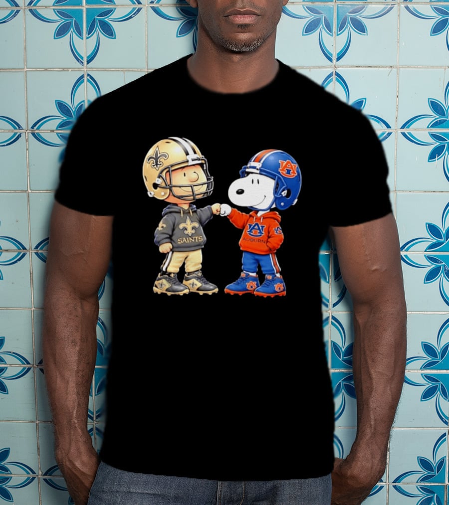 Charlie Brown Saints And Snoopy Auburn Tigers Fist Bump Football T-Shirt