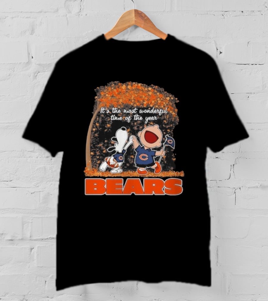 Chicago Bears Snoopy Charlie Brown Dancing 2026 It's The Most Wonderful Time Of The Year T-Shirt