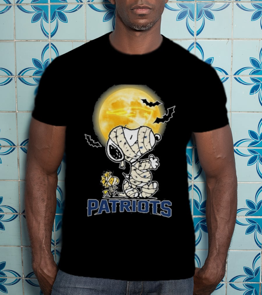 New England Patriots Snoopy Halloween 2026 Moon T-Shirt