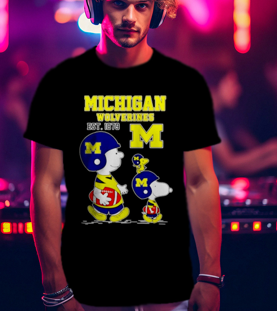 Michigan Wolverines EST 1879 Snoopy Charlie Brown Football Iconic M T-Shirt