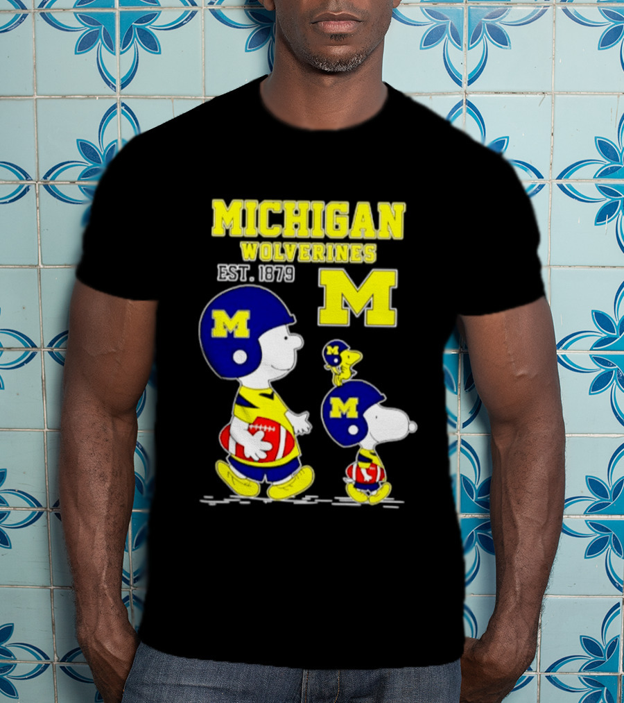 Michigan Wolverines EST 1879 Snoopy Charlie Brown Football Iconic M T-Shirt