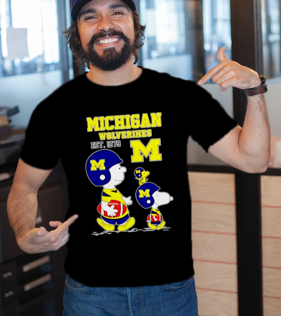 Michigan Wolverines EST 1879 Snoopy Charlie Brown Football Iconic M T-Shirt