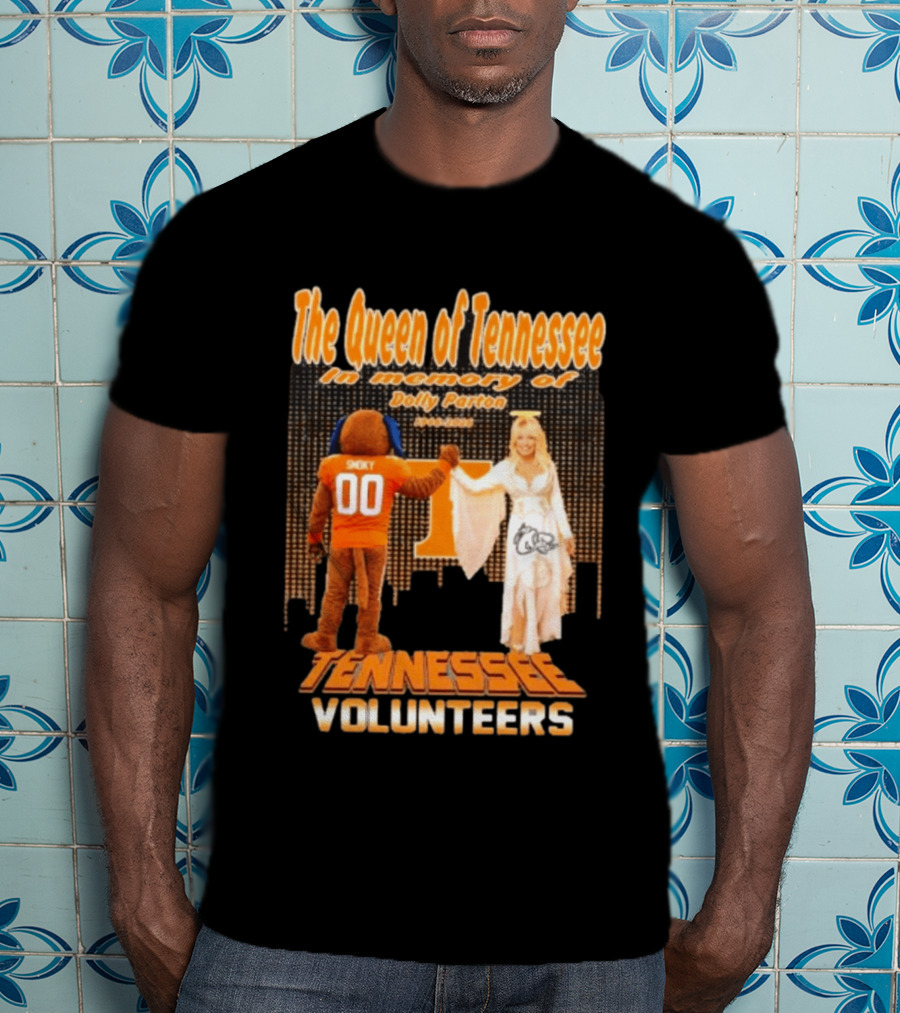 The Queen Of Tennessee In Memory Of Dolly Parton Smoky Tennessee Volunteers 1946 2026 T-Shirt