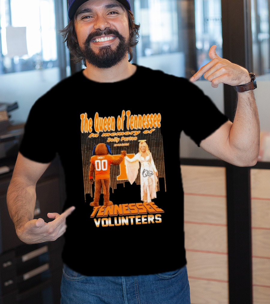 The Queen Of Tennessee In Memory Of Dolly Parton Smoky Tennessee Volunteers 1946 2026 T-Shirt