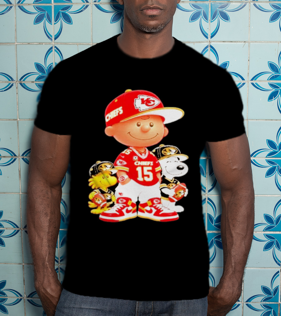 Peanuts Chiefs Patrick Mahomes Football Kansas City Charlie Brown Snoopy Woodstock T-Shirt