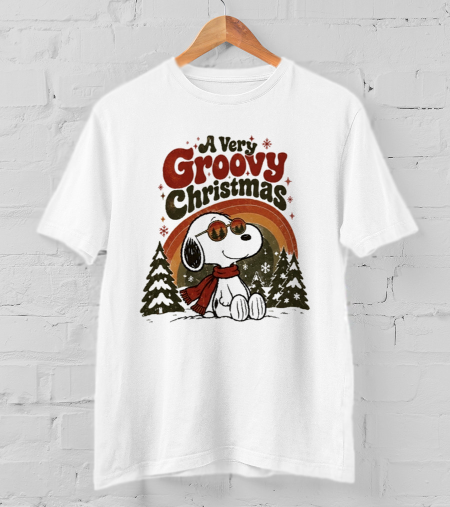 Snoopy A Very Groovy Christmas Retro Holiday Peanuts T-Shirt