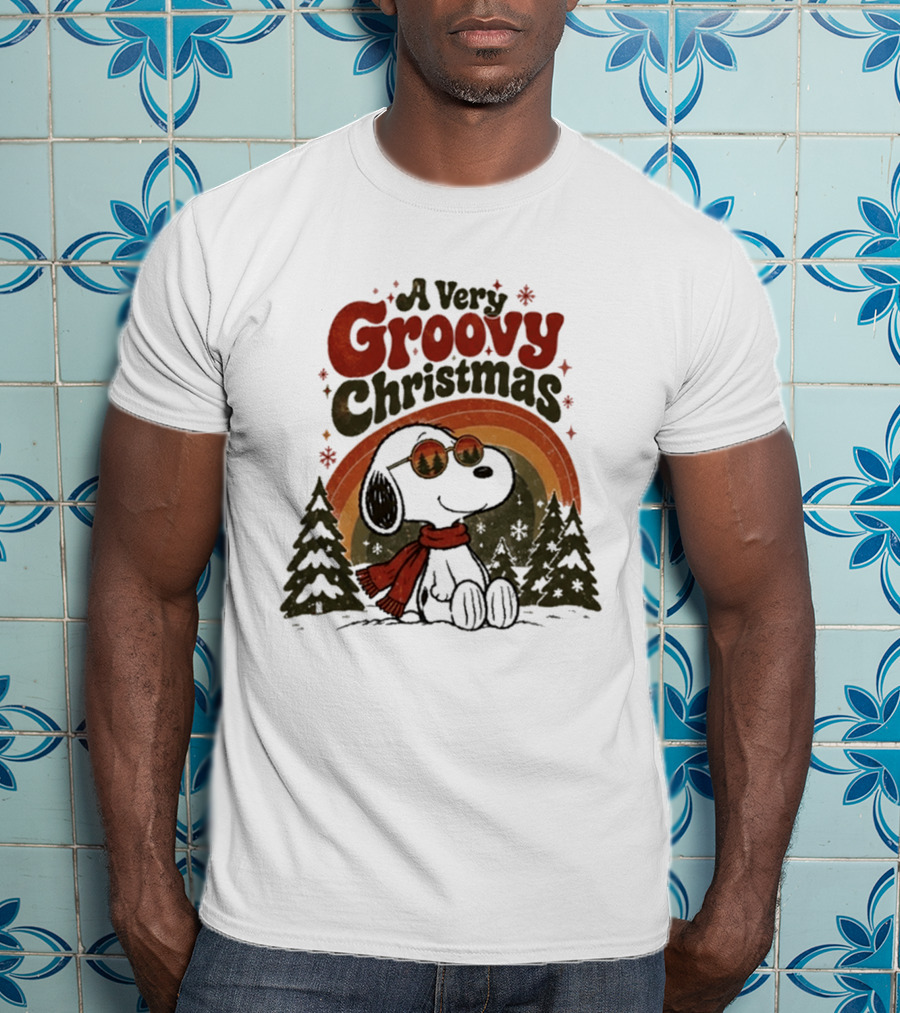 Snoopy A Very Groovy Christmas Retro Holiday Peanuts T-Shirt