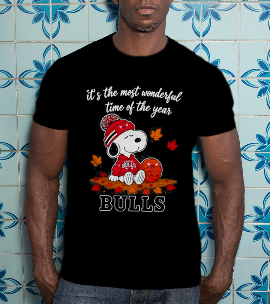 Chicago Bulls Snoopy Autumn Leaves Football Most Wonderful Time Of The Year T-Shirt