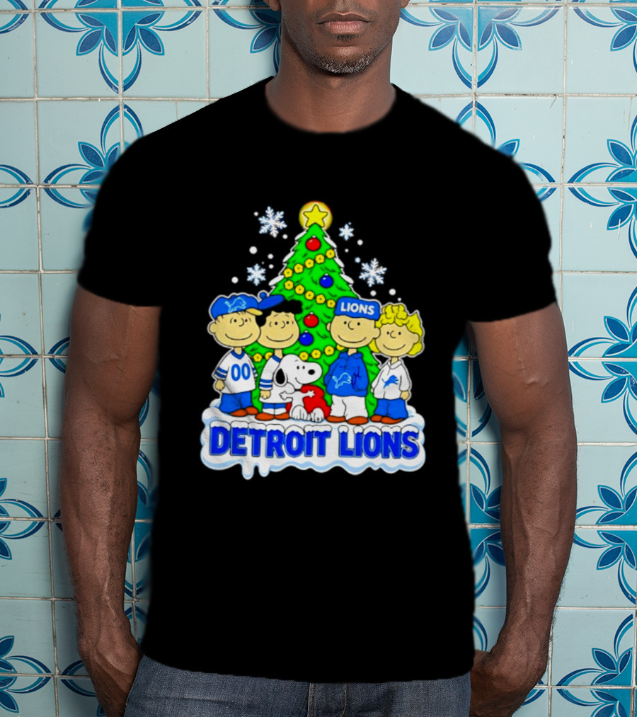 Peanuts Christmas Tree Detroit Lions Team Snoopy Woodstock T-Shirt
