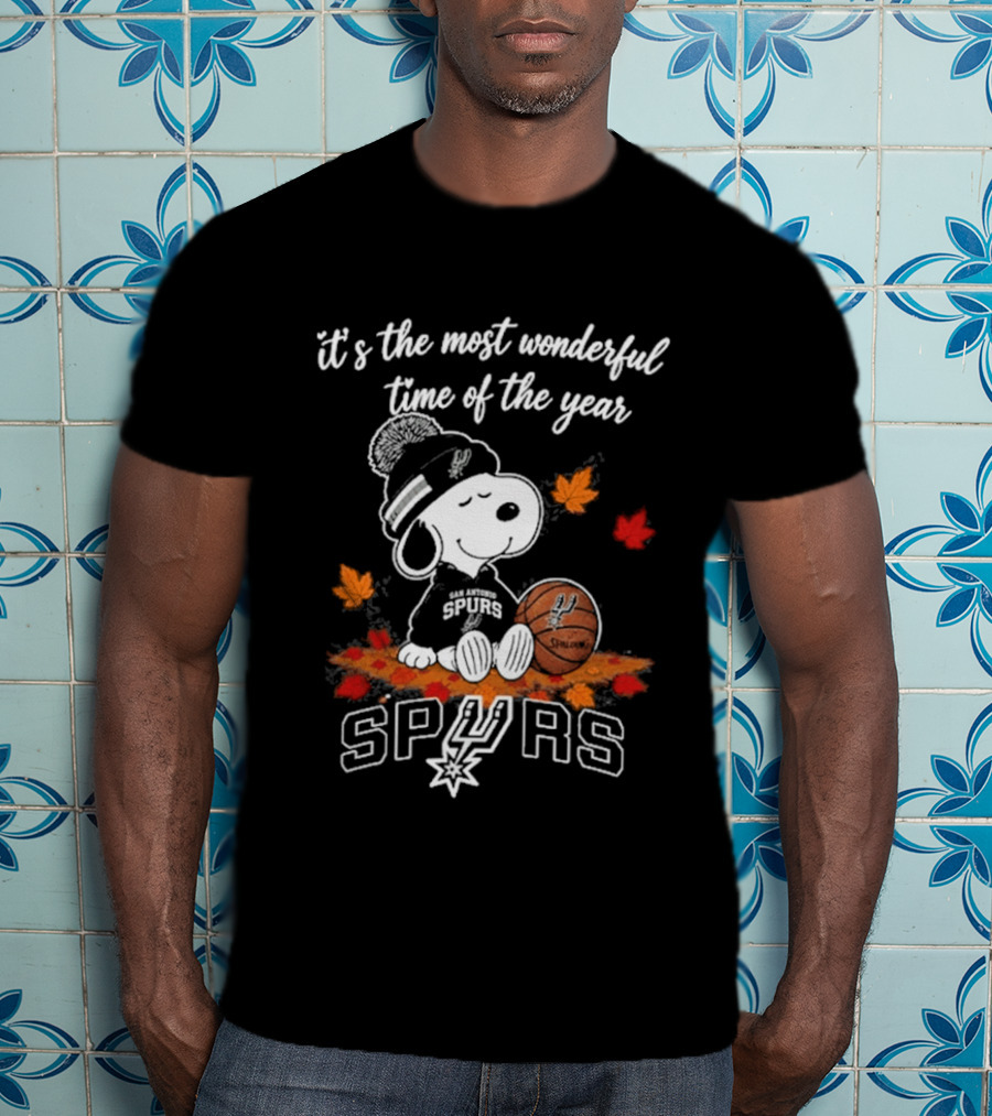 San Antonio Spurs Snoopy It's The Most Wonderful Time Of The Year Autumn Football Leaves T-Shirt