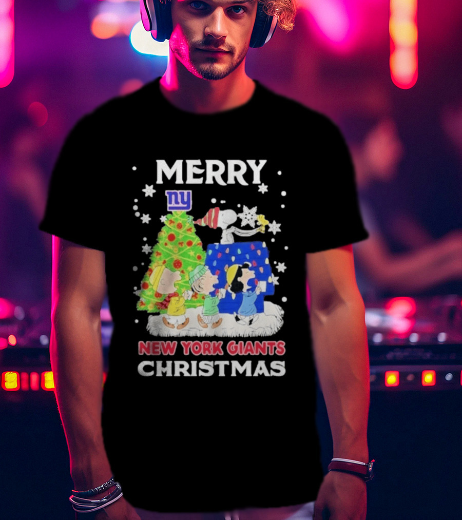 New York Giants Peanuts Merry Christmas 2026 Snoopy Woodstock Charlie Brown T-Shirt