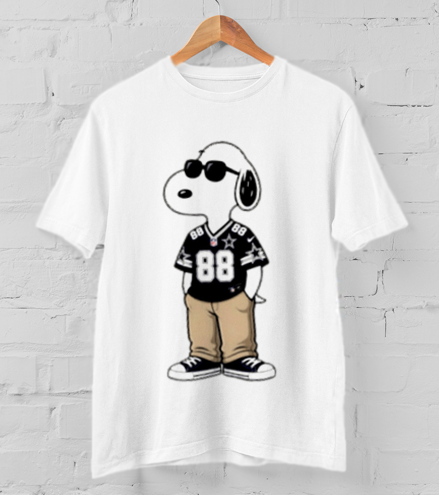 Snoopy Dallas Cowboys 88 Jersey Sunglasses 2026 Football Collaboration T-Shirt