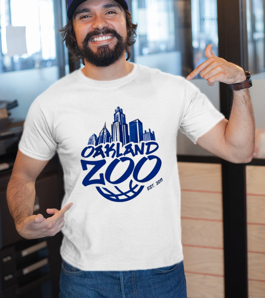 Pitt Panthers Oakland Zoo You Vs The Zoo Est 2001 T-Shirt