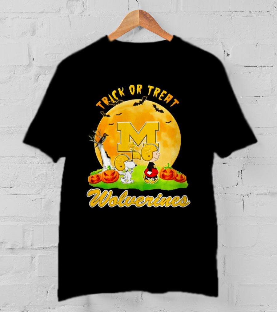 Michigan Wolverines Peanuts Trick Or Treat Halloween Moon T-Shirt