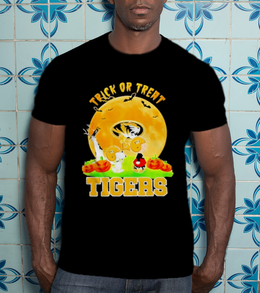 Trick Or Treat Tigers Halloween Peanuts Missouri 2026 T-Shirt