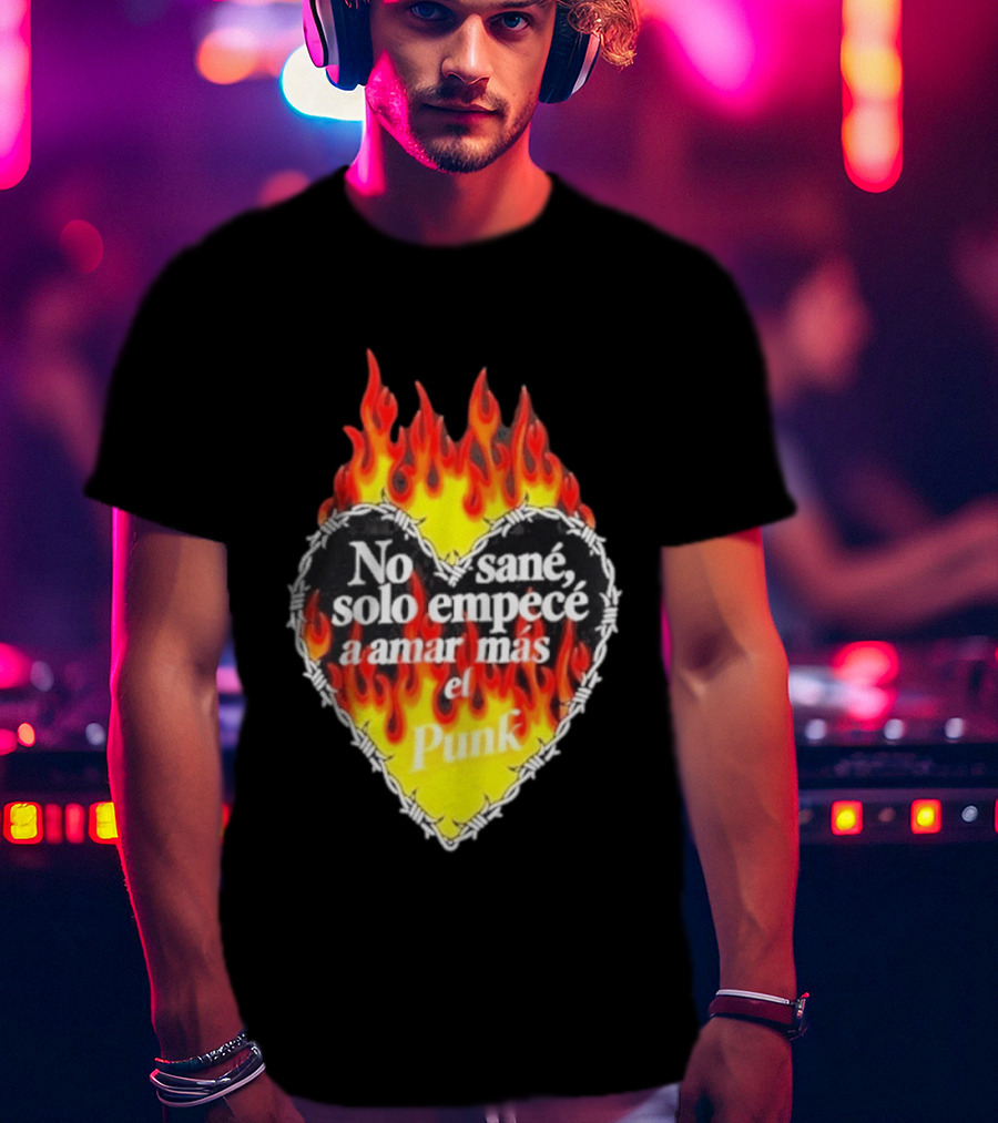 No Sané Solo Empecé A Amar Más El Punk Heart Fire Flame And Barbed Wire T-Shirt