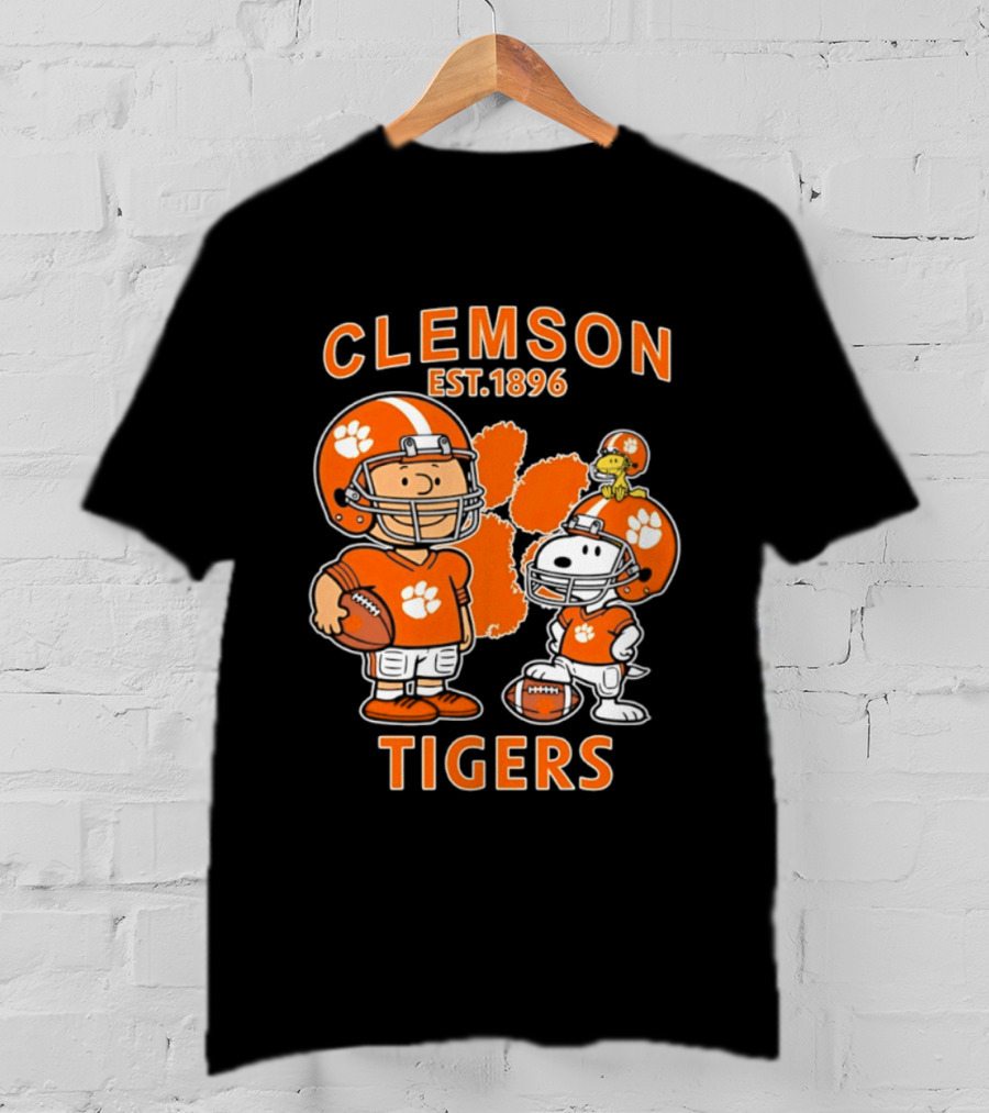 Clemson Tigers Est 1896 Snoopy Charlie Brown Football Peanuts Cartoon T-Shirt