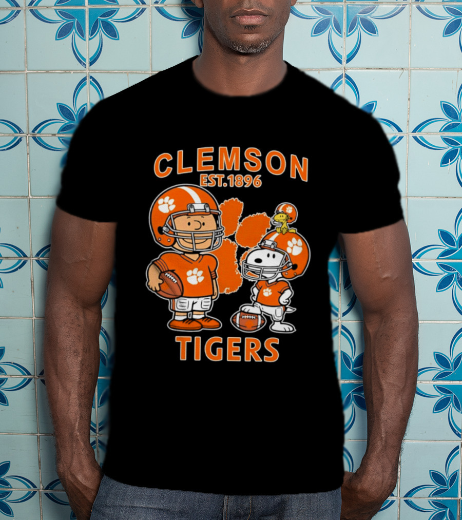 Clemson Tigers Est 1896 Snoopy Charlie Brown Football Peanuts Cartoon T-Shirt