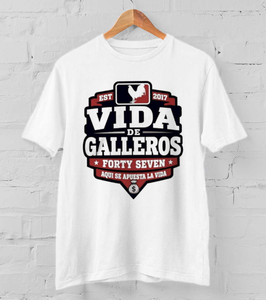Vida De Galleros Est 2017 Forty Seven Aqui Se Apuesta La Vida Rooster T-Shirt