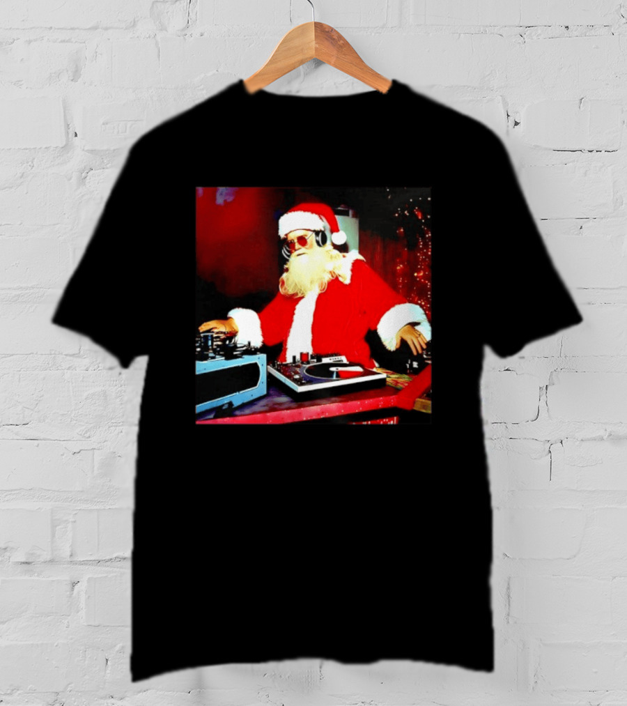 Santa Claus DJ Christmas 2026 Music Holiday Turntable Festive Party T-Shirt