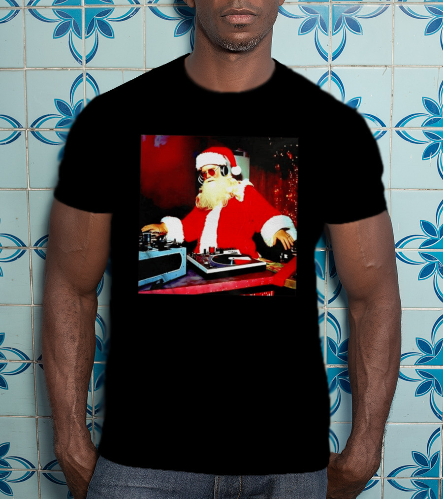 Santa Claus DJ Christmas 2026 Music Holiday Turntable Festive Party T-Shirt