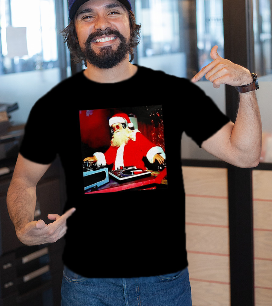 Santa Claus DJ Christmas 2026 Music Holiday Turntable Festive Party T-Shirt