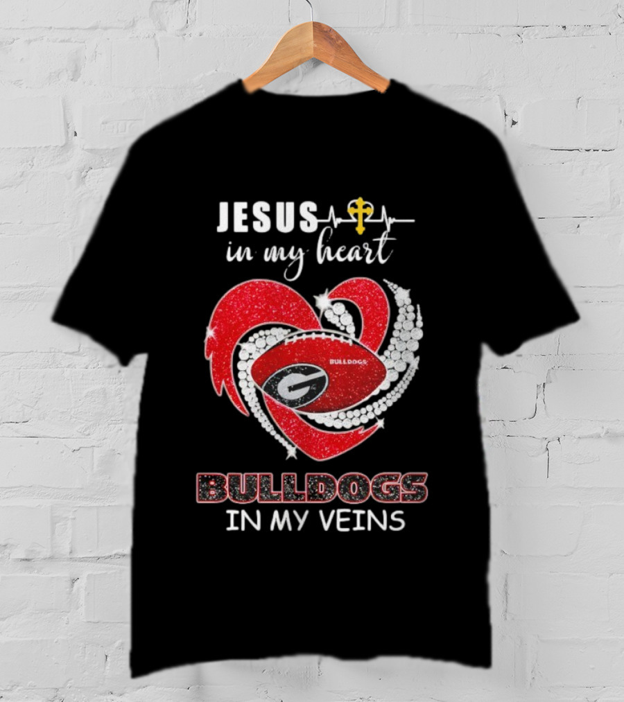 Jesus In My Heart Bulldogs In My Veins Diamond Heart T-Shirt