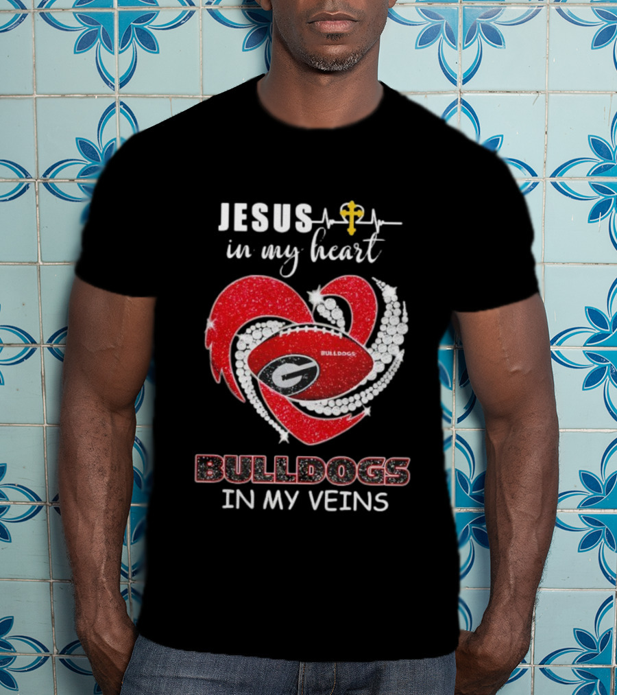Jesus In My Heart Bulldogs In My Veins Diamond Heart T-Shirt