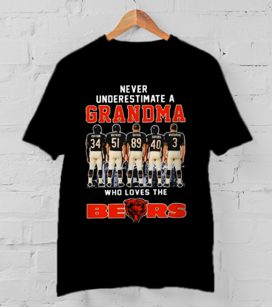 Never Underestimate A Grandma Who Loves The Chicago Bears Payton Butkus Ditka Sayers Singletary T-Shirt