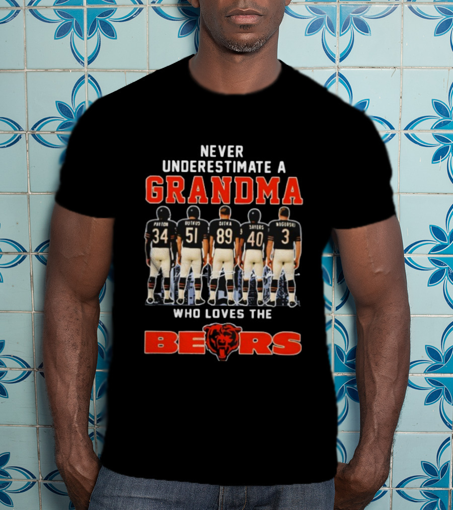 Never Underestimate A Grandma Who Loves The Chicago Bears Payton Butkus Ditka Sayers Singletary T-Shirt